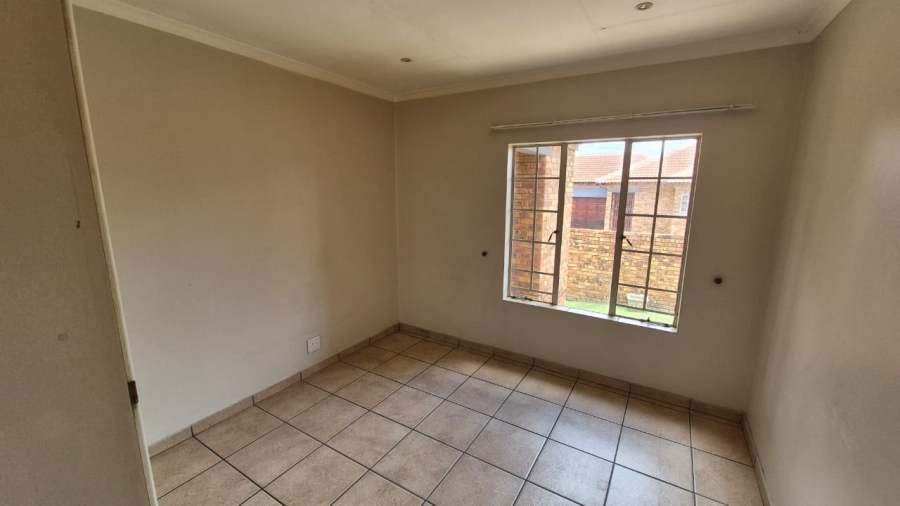 To Let 3 Bedroom Property for Rent in Amberfield Manor Gauteng