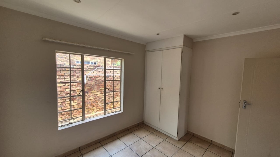 To Let 3 Bedroom Property for Rent in Amberfield Manor Gauteng