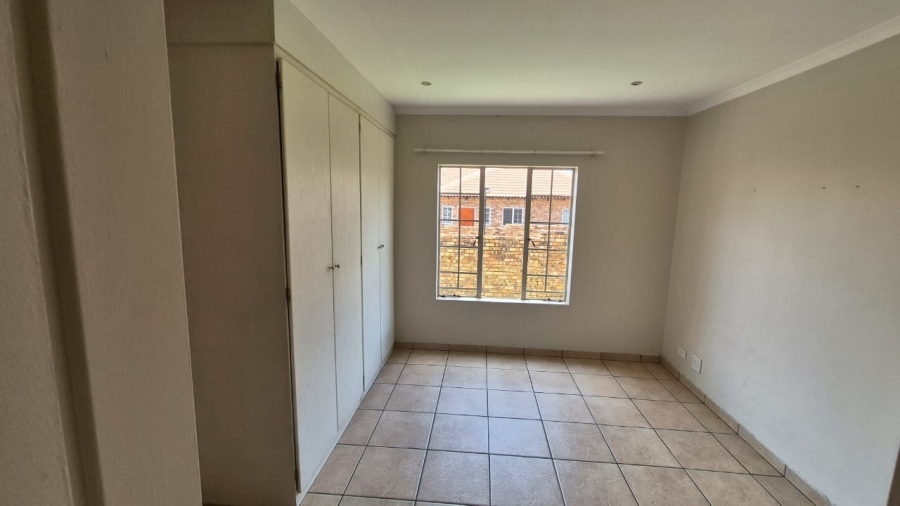 To Let 3 Bedroom Property for Rent in Amberfield Manor Gauteng