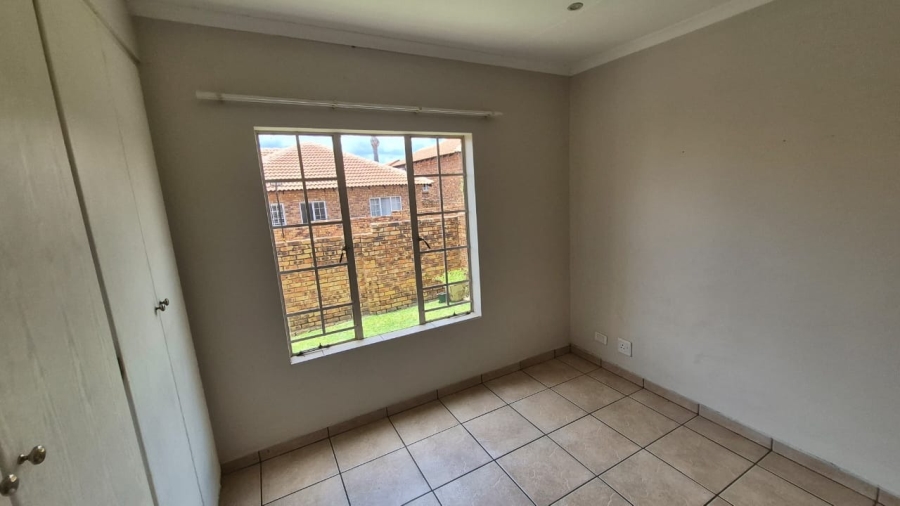 To Let 3 Bedroom Property for Rent in Amberfield Manor Gauteng