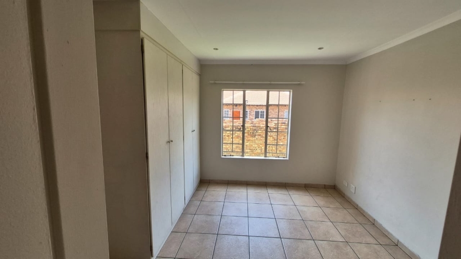 To Let 3 Bedroom Property for Rent in Amberfield Manor Gauteng