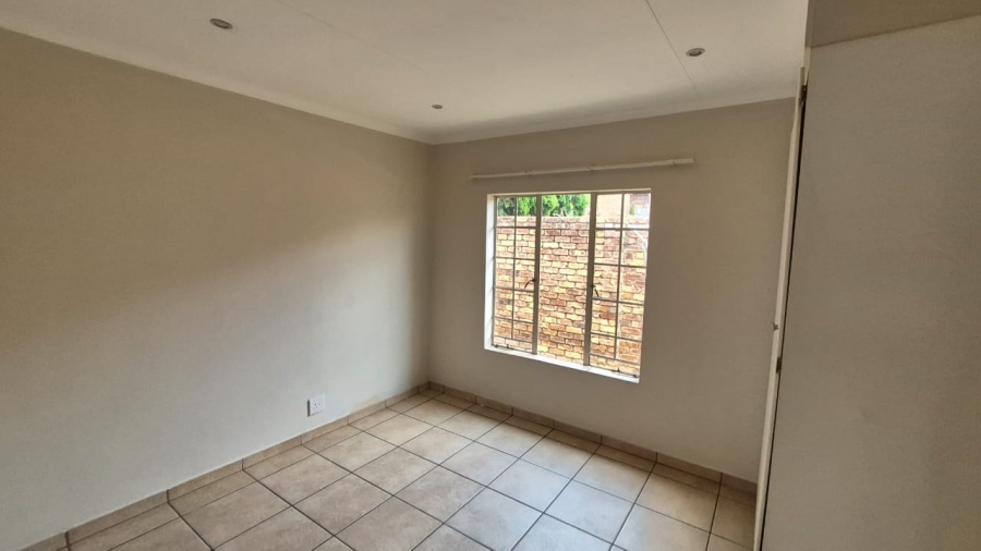 To Let 3 Bedroom Property for Rent in Amberfield Manor Gauteng