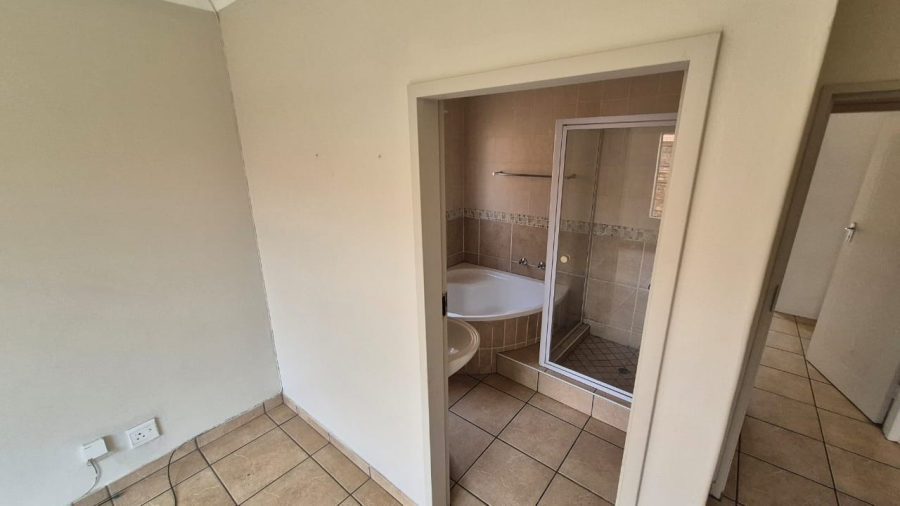 To Let 3 Bedroom Property for Rent in Amberfield Manor Gauteng