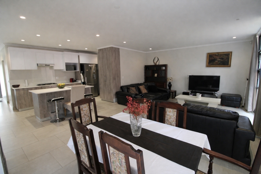 To Let 4 Bedroom Property for Rent in Bryanston Gauteng