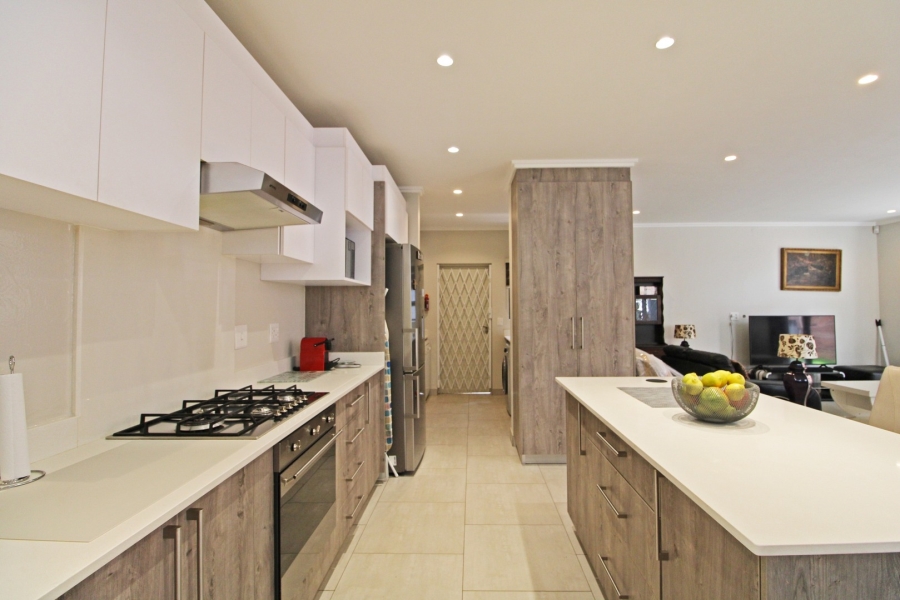 To Let 4 Bedroom Property for Rent in Bryanston Gauteng