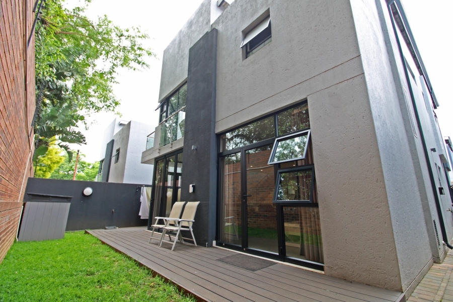 To Let 4 Bedroom Property for Rent in Bryanston Gauteng