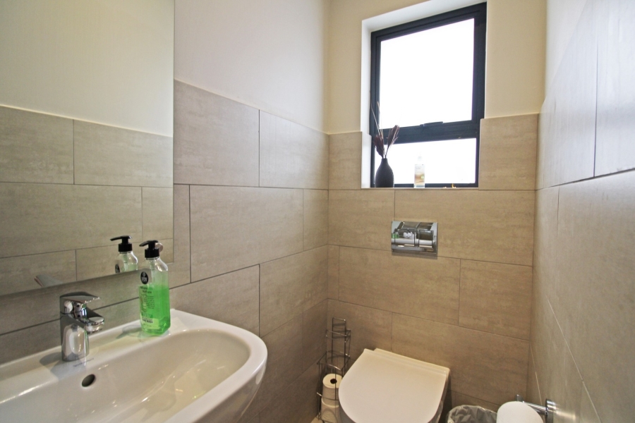 To Let 4 Bedroom Property for Rent in Bryanston Gauteng