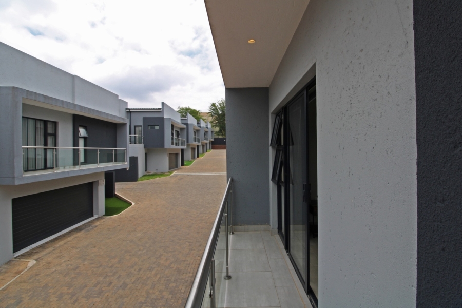 To Let 4 Bedroom Property for Rent in Bryanston Gauteng