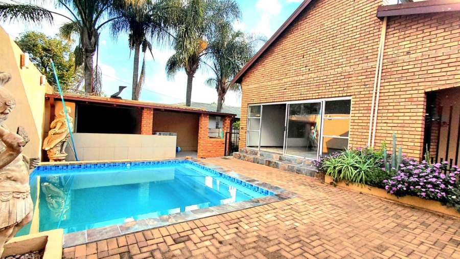 To Let 4 Bedroom Property for Rent in Wonderboom South Gauteng