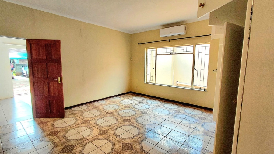 To Let 4 Bedroom Property for Rent in Wonderboom South Gauteng