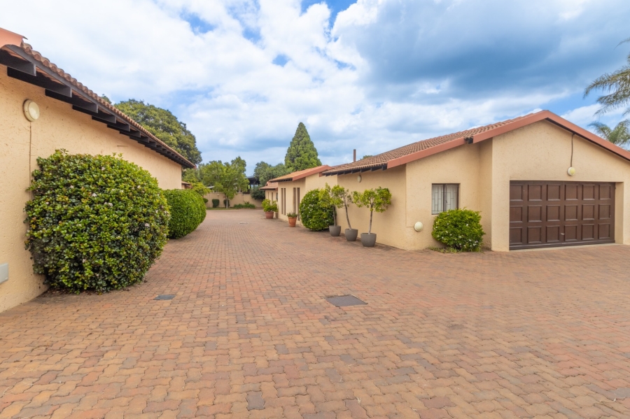 4 Bedroom Property for Sale in Douglasdale Gauteng