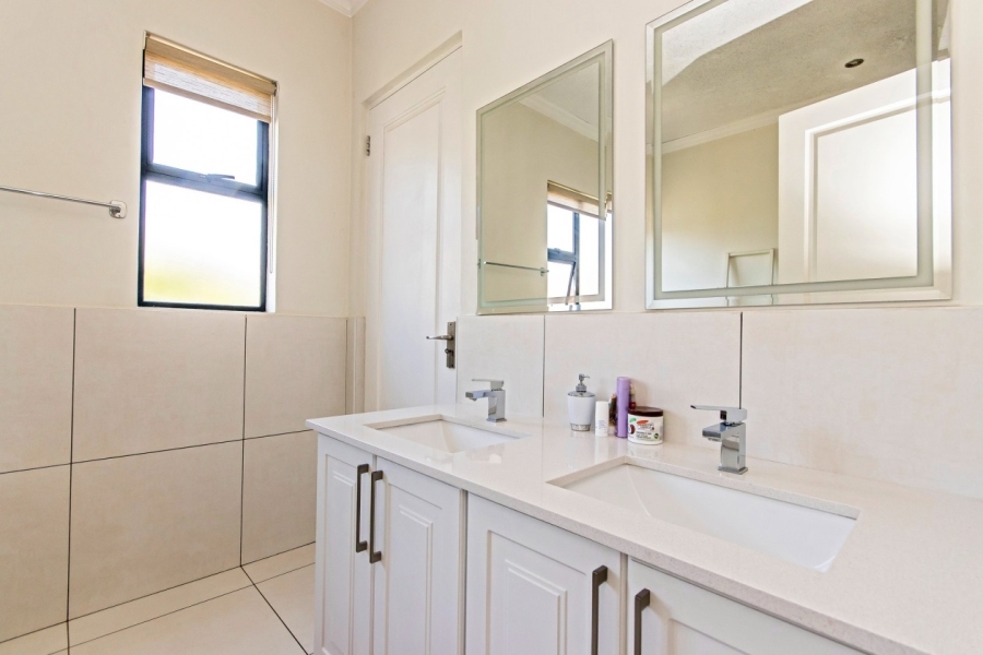 To Let 3 Bedroom Property for Rent in Helderfontein Estate Gauteng