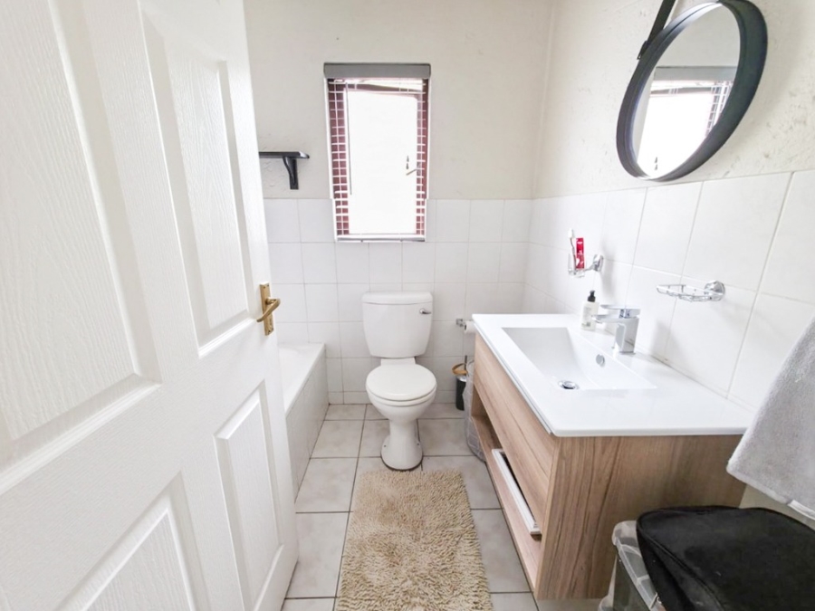 2 Bedroom Property for Sale in Lonehill Gauteng