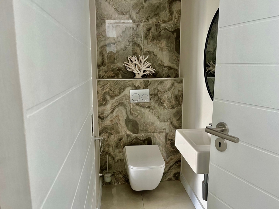 2 Bedroom Property for Sale in Rosebank Gauteng