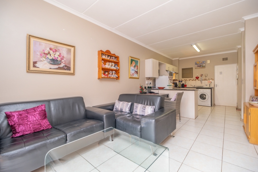 To Let 2 Bedroom Property for Rent in Homes Haven Gauteng