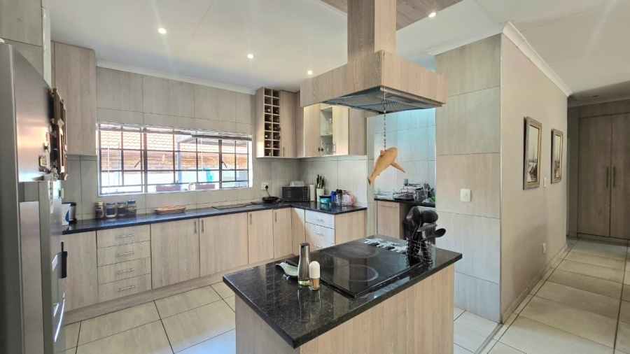 To Let 5 Bedroom Property for Rent in Wierda Park Gauteng