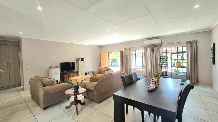 To Let 5 Bedroom Property for Rent in Wierda Park Gauteng