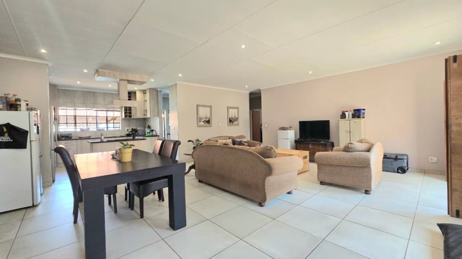 To Let 5 Bedroom Property for Rent in Wierda Park Gauteng