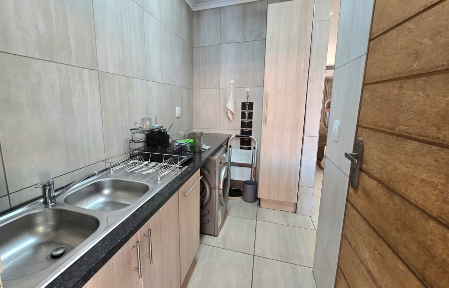 To Let 5 Bedroom Property for Rent in Wierda Park Gauteng