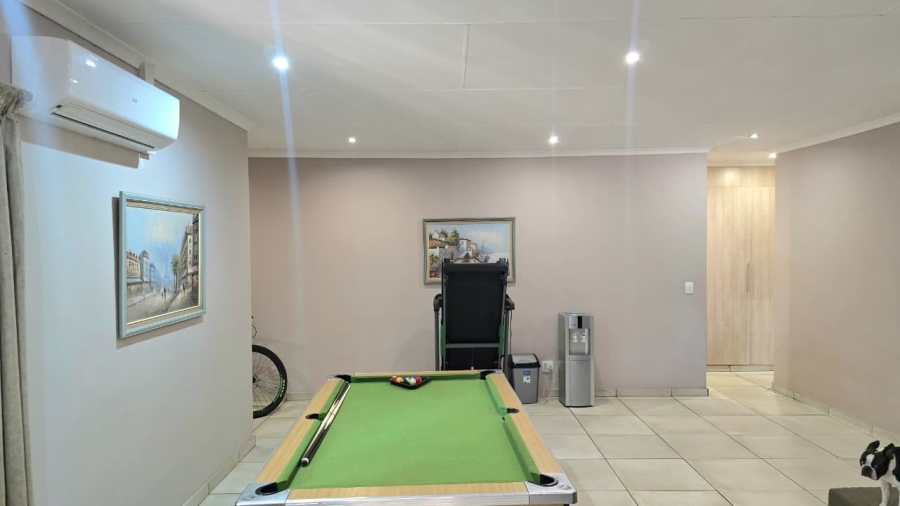 To Let 5 Bedroom Property for Rent in Wierda Park Gauteng