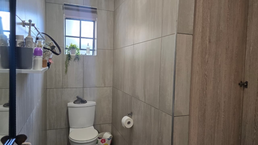 To Let 5 Bedroom Property for Rent in Wierda Park Gauteng