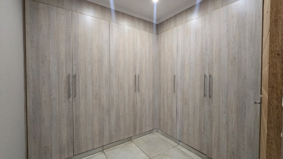 To Let 5 Bedroom Property for Rent in Wierda Park Gauteng