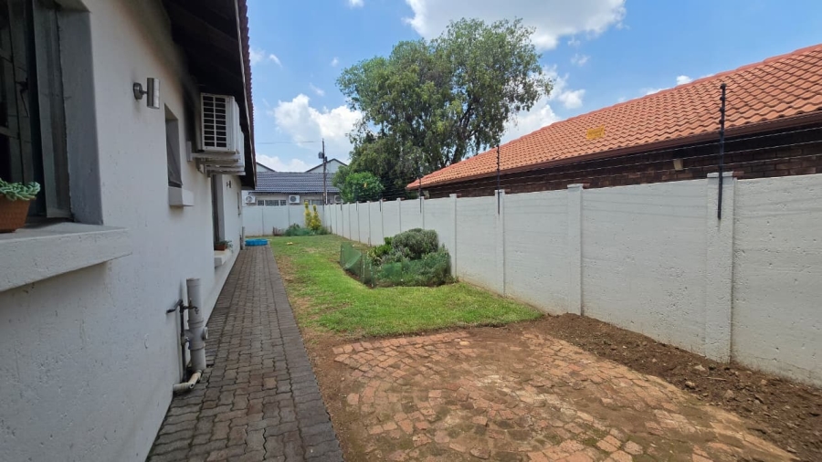 To Let 5 Bedroom Property for Rent in Wierda Park Gauteng