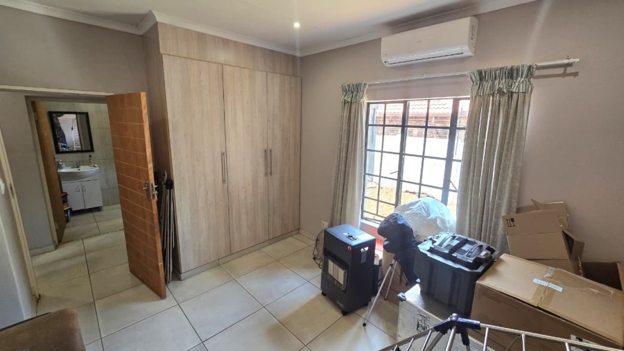 To Let 5 Bedroom Property for Rent in Wierda Park Gauteng