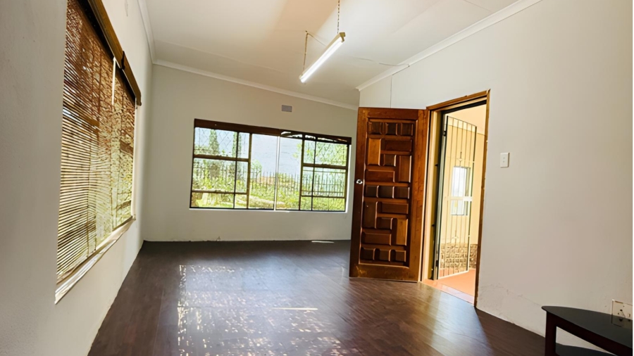 5 Bedroom Property for Sale in Glen Marais Gauteng