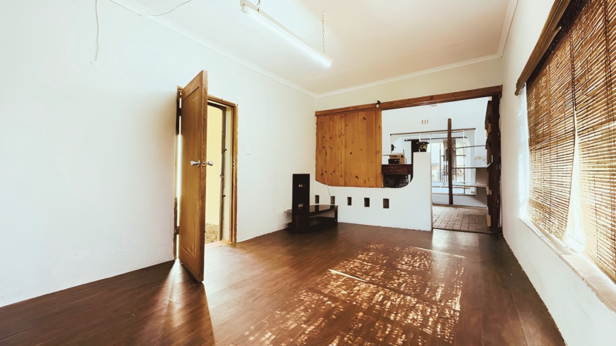 5 Bedroom Property for Sale in Glen Marais Gauteng