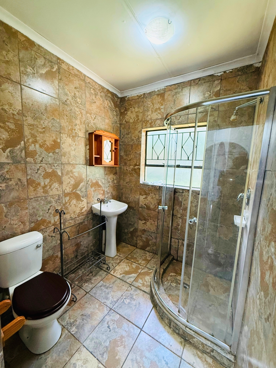 5 Bedroom Property for Sale in Glen Marais Gauteng