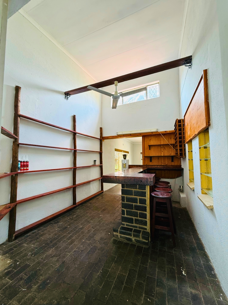 5 Bedroom Property for Sale in Glen Marais Gauteng