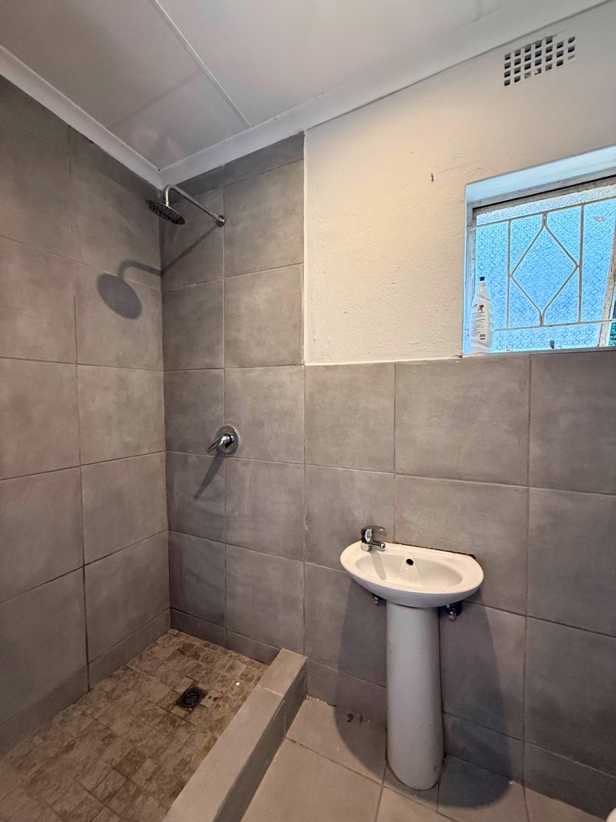 5 Bedroom Property for Sale in Glen Marais Gauteng