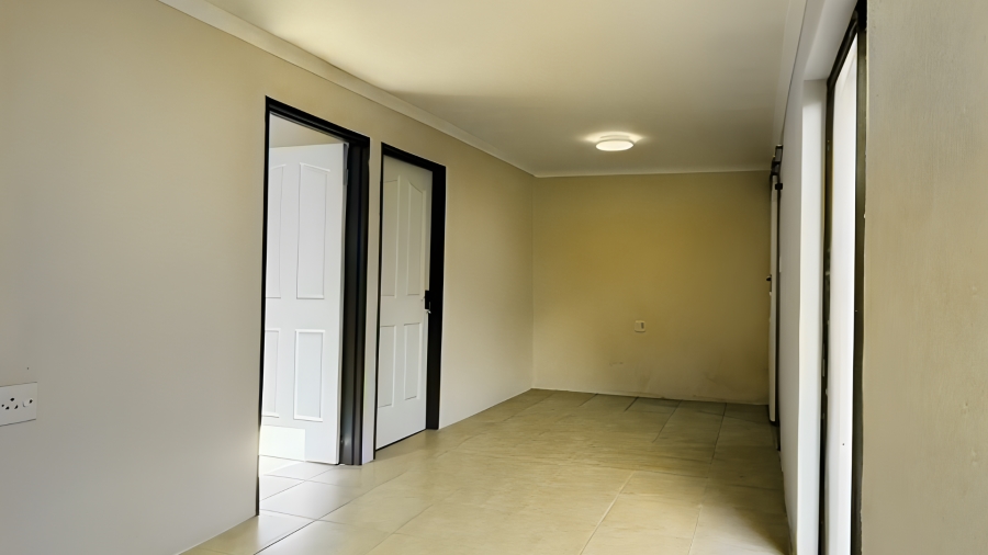 5 Bedroom Property for Sale in Glen Marais Gauteng