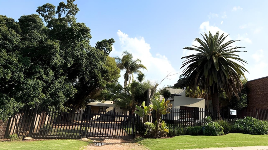 5 Bedroom Property for Sale in Glen Marais Gauteng