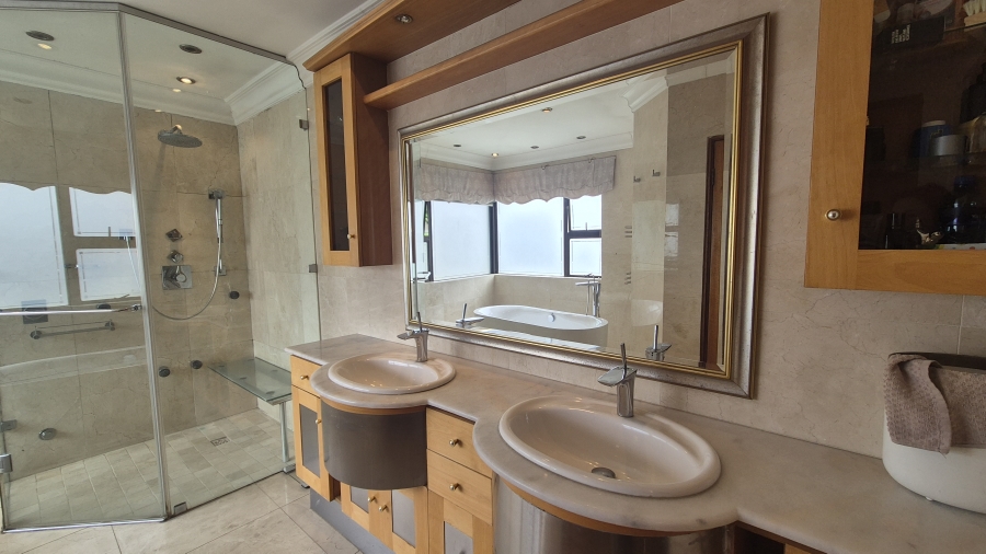 To Let 4 Bedroom Property for Rent in Bedfordview Gauteng