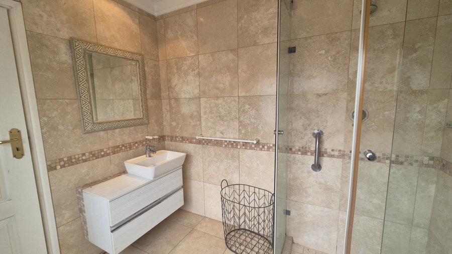 To Let 4 Bedroom Property for Rent in Bedfordview Gauteng