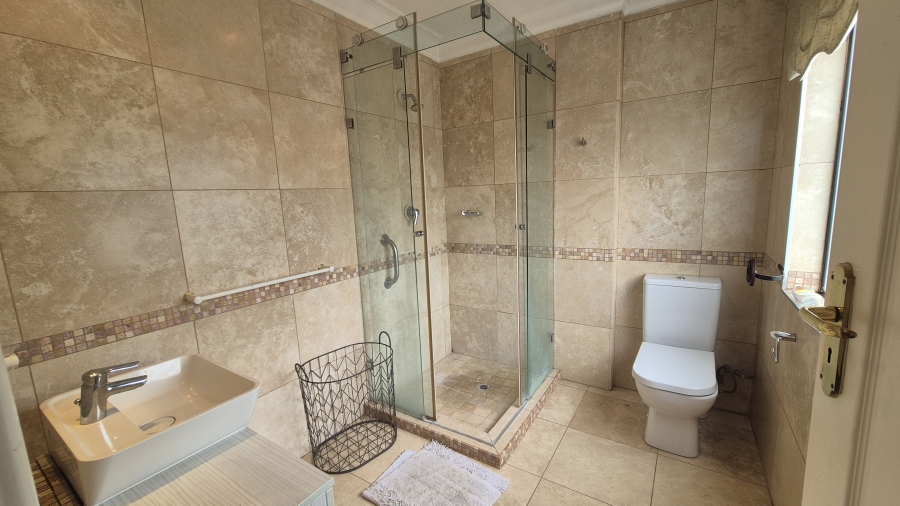 To Let 4 Bedroom Property for Rent in Bedfordview Gauteng