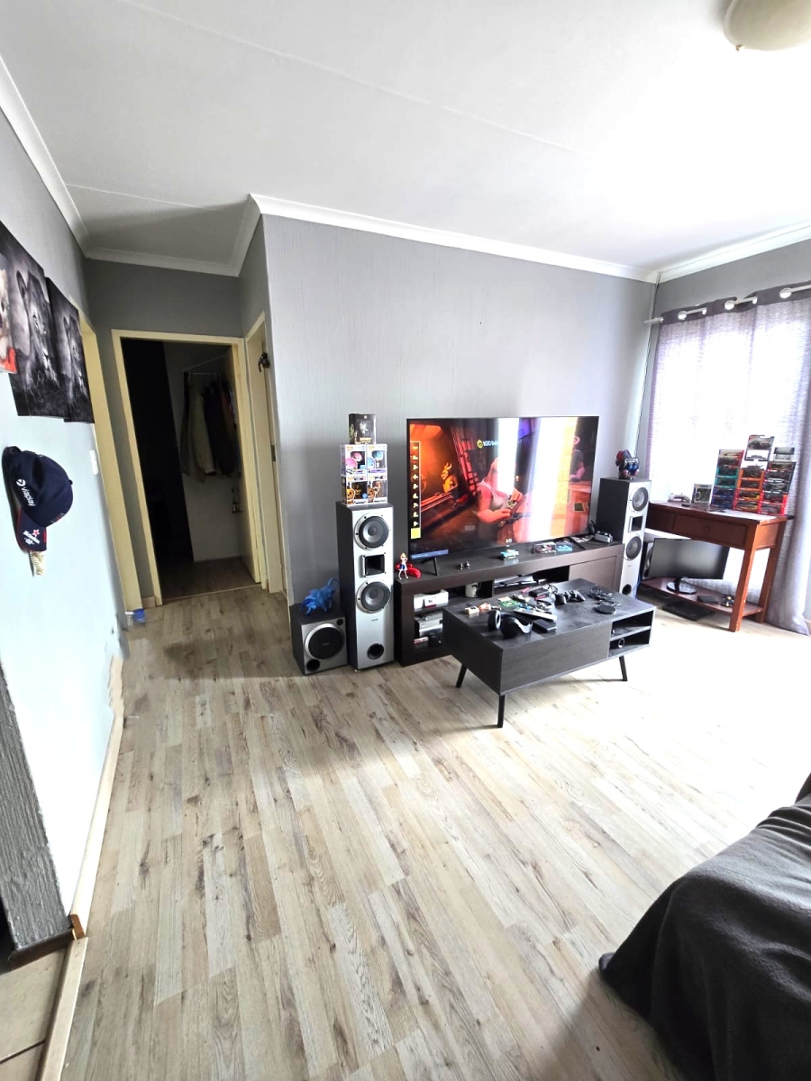 2 Bedroom Property for Sale in Amorosa Gauteng