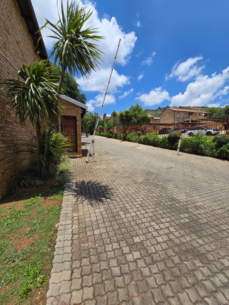 2 Bedroom Property for Sale in Amorosa Gauteng