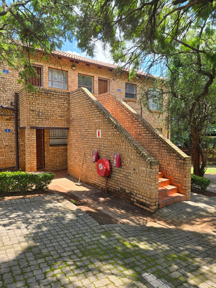 2 Bedroom Property for Sale in Amorosa Gauteng