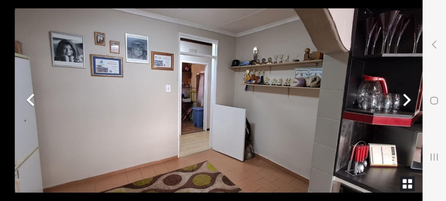 To Let 5 Bedroom Property for Rent in Luipaardsvlei Gauteng