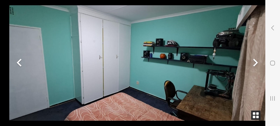 To Let 5 Bedroom Property for Rent in Luipaardsvlei Gauteng