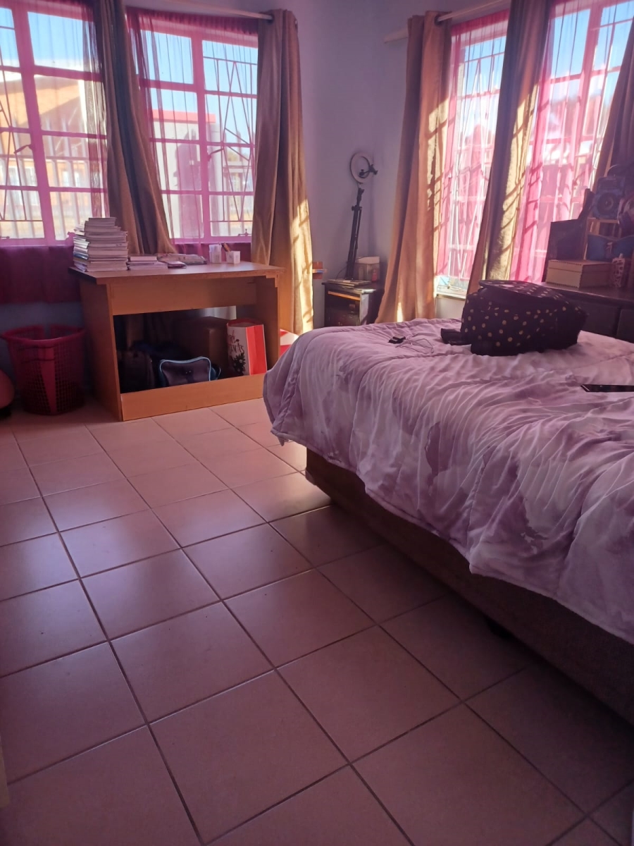 To Let 5 Bedroom Property for Rent in Luipaardsvlei Gauteng