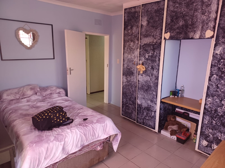 To Let 5 Bedroom Property for Rent in Luipaardsvlei Gauteng