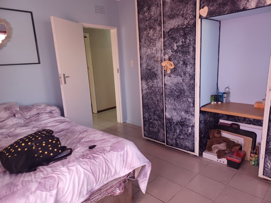 To Let 5 Bedroom Property for Rent in Luipaardsvlei Gauteng