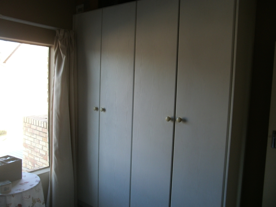 2 Bedroom Property for Sale in Roodekrans Gauteng