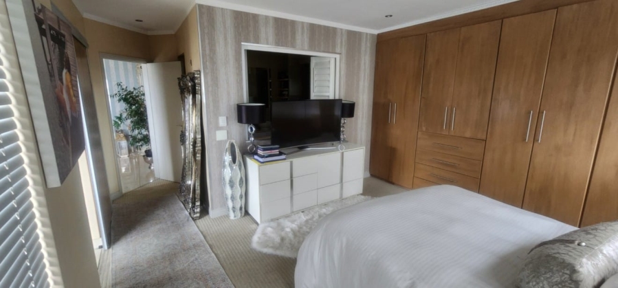 2 Bedroom Property for Sale in Sandhurst Gauteng