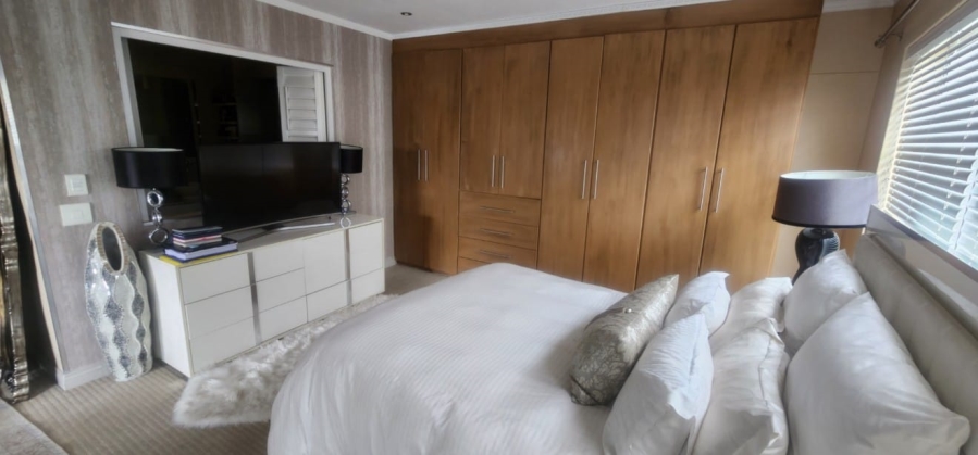 2 Bedroom Property for Sale in Sandhurst Gauteng