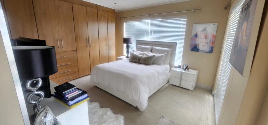 2 Bedroom Property for Sale in Sandhurst Gauteng